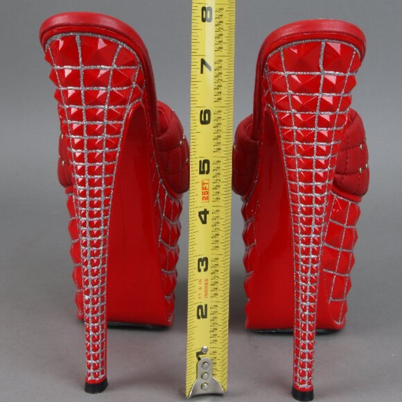 Looking for extreme high heels. At least 5" - Picture 2 of 5